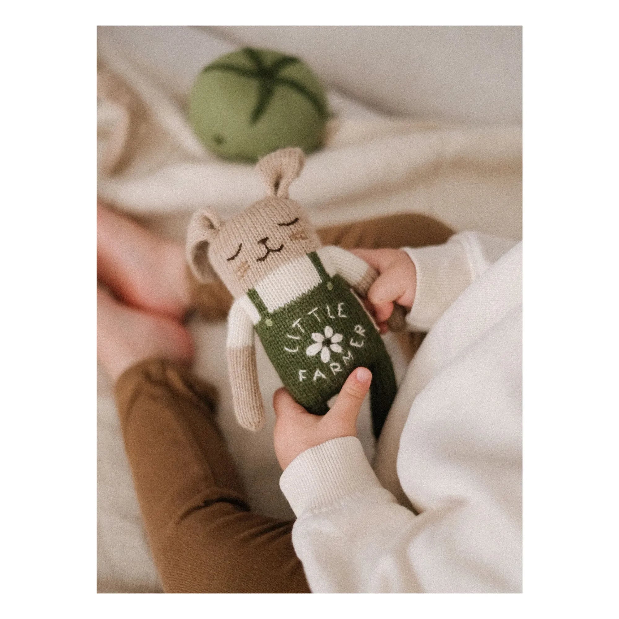 Main Sauvage - Farm Rabbit Plush Toy | Green