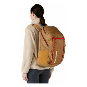 Patagonia - Black Hole Pack 32L Recycled Fiber Backpack | Camel