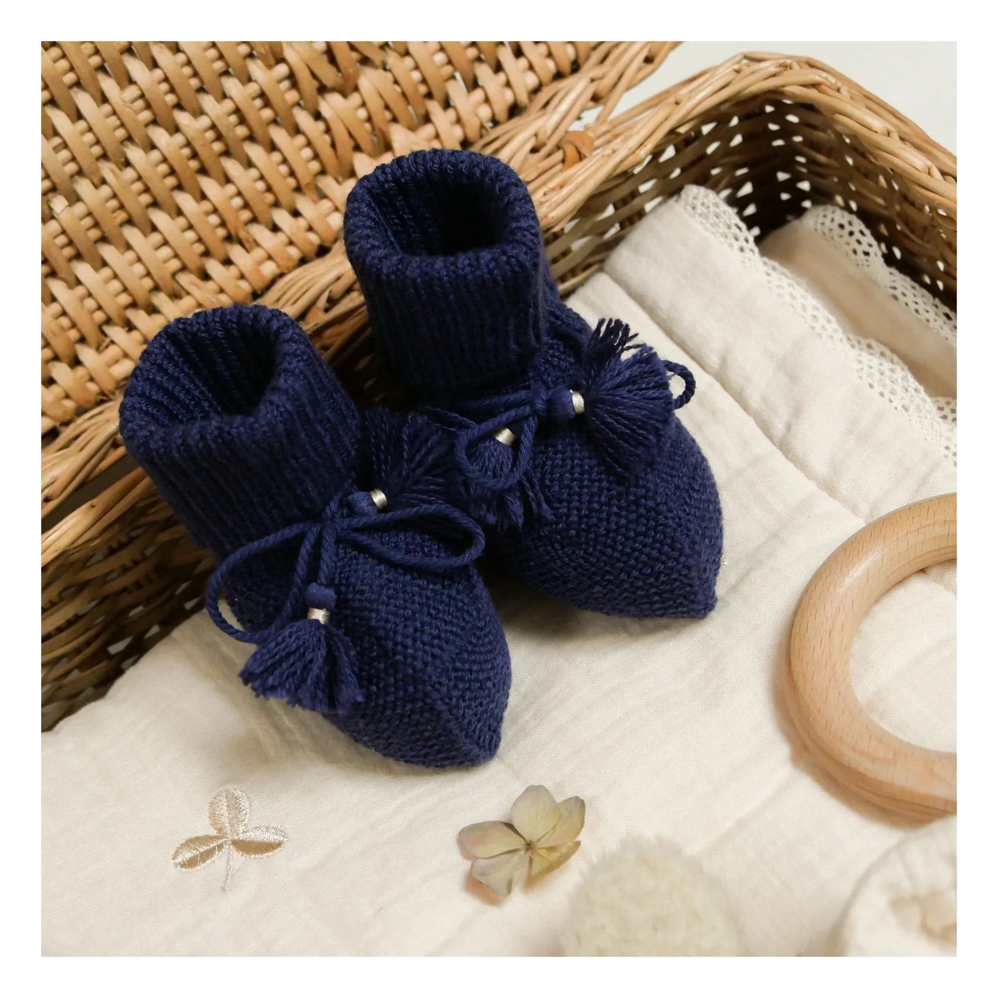 Gentil Coquelicot - Knitted Slippers and Embroidered Pouch | Navy Blue