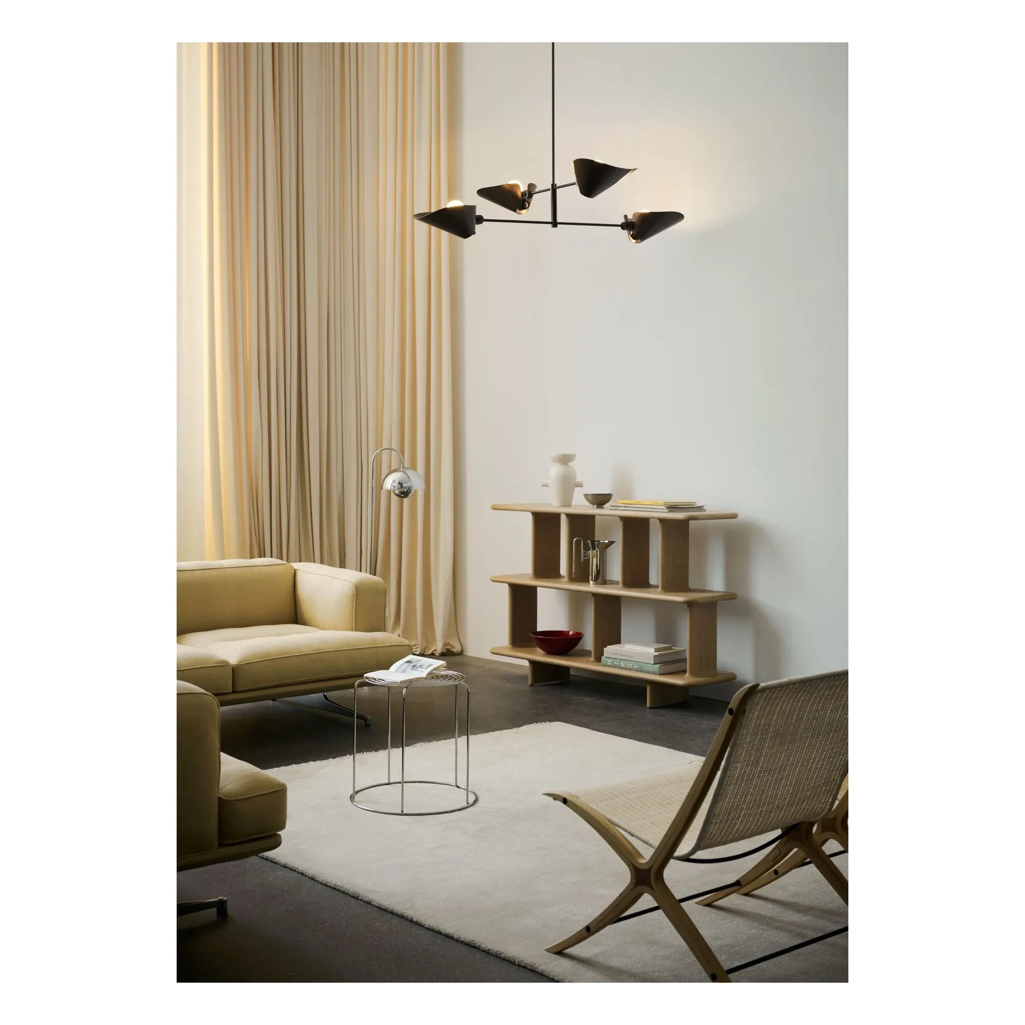 & Tradition - Flowerpot VP12 Footed Lamp, Verner Panton | Chrome