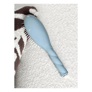 La Bonne Brosse - La Petite Brosse L'intense N°07 - Detangling and Stimulating Brush | Light Blue