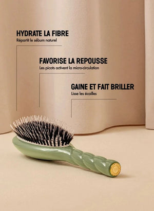 La Bonne Brosse - The Essential Hair Brush No. 02 - Care and Detangling | Almond Green