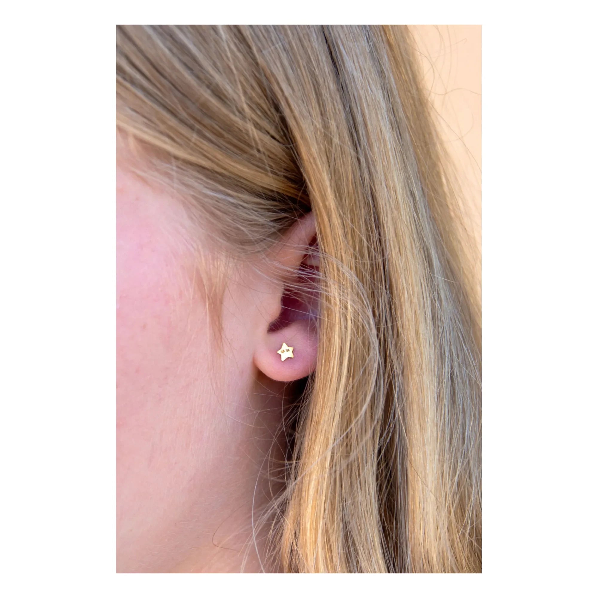 Adorabili - Asymmetric Star Earrings | Gold