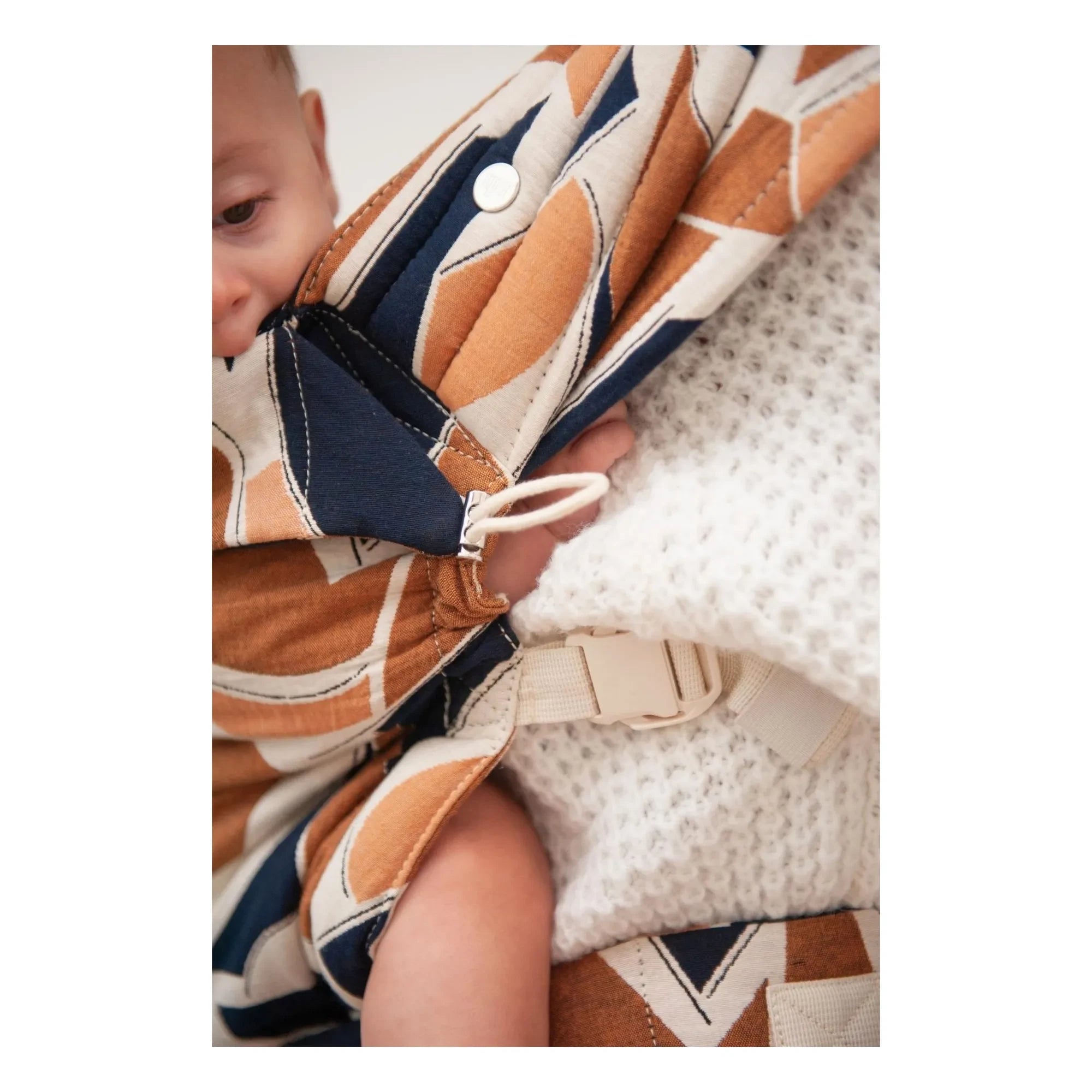 Mama Hangs - Carry & Bloom Baby Carrier | Earth