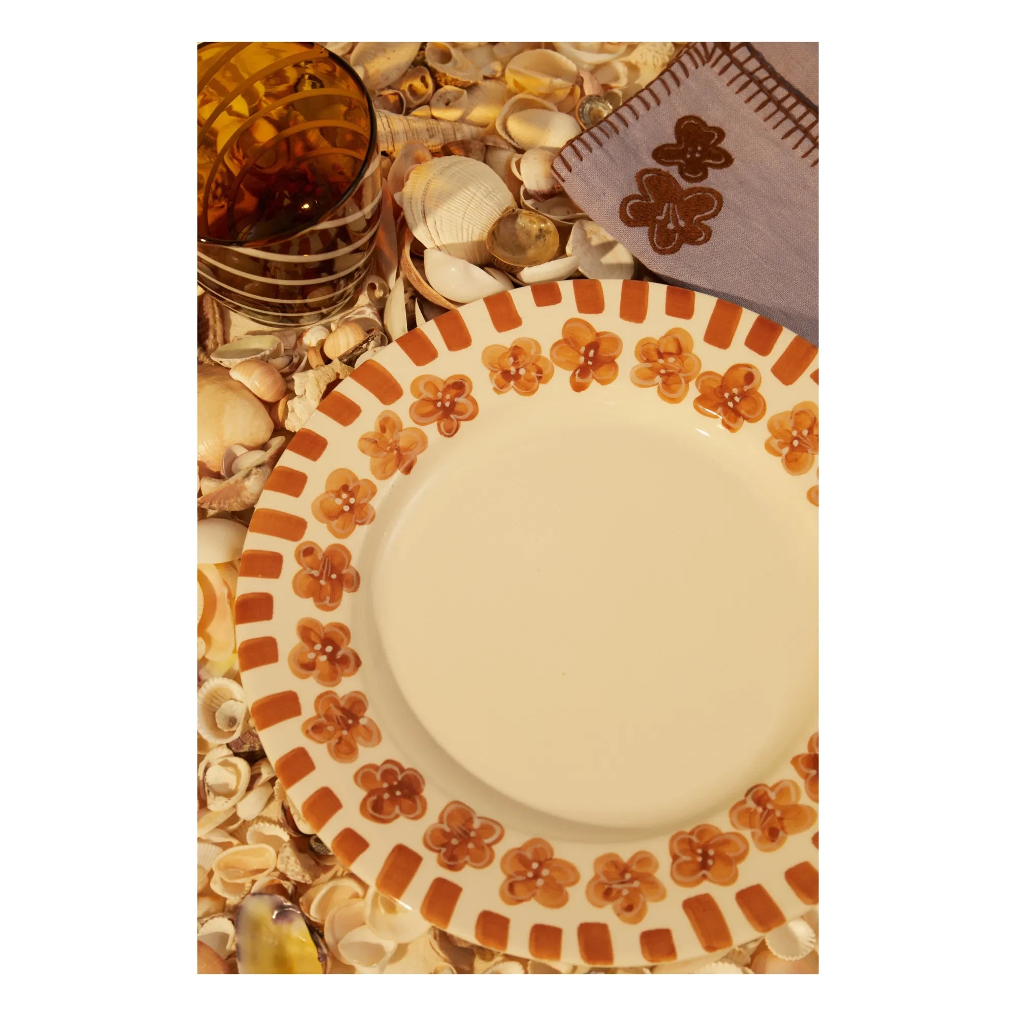 Tressé - Tiare çiçekli yemek tabağı | Kahverengi