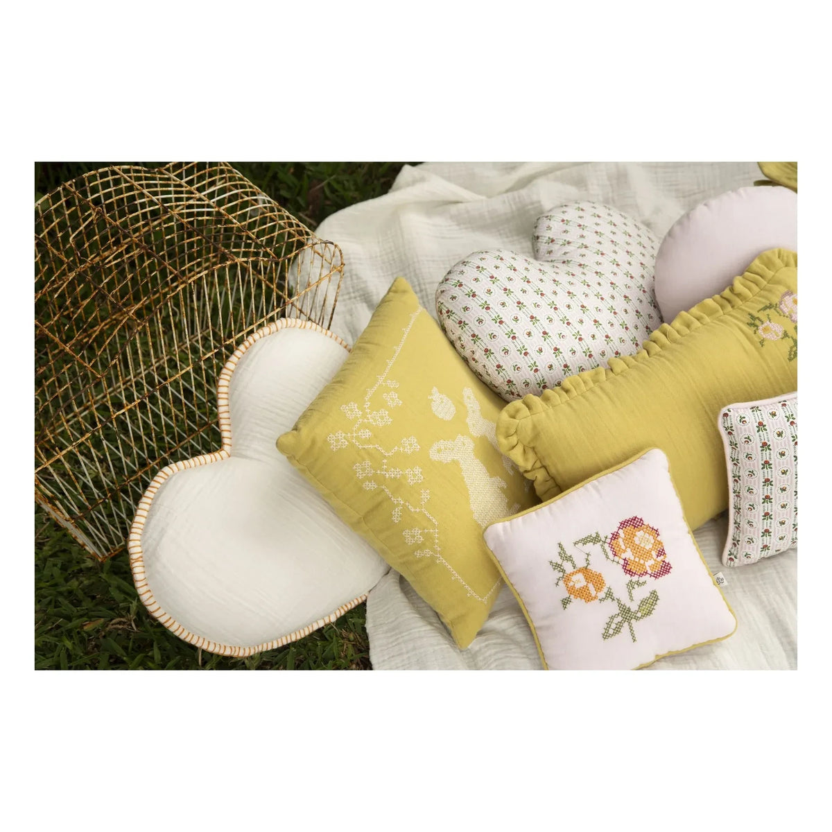 Editions Aimable - Ferdinand Heart Cushion | Pommette Poplin