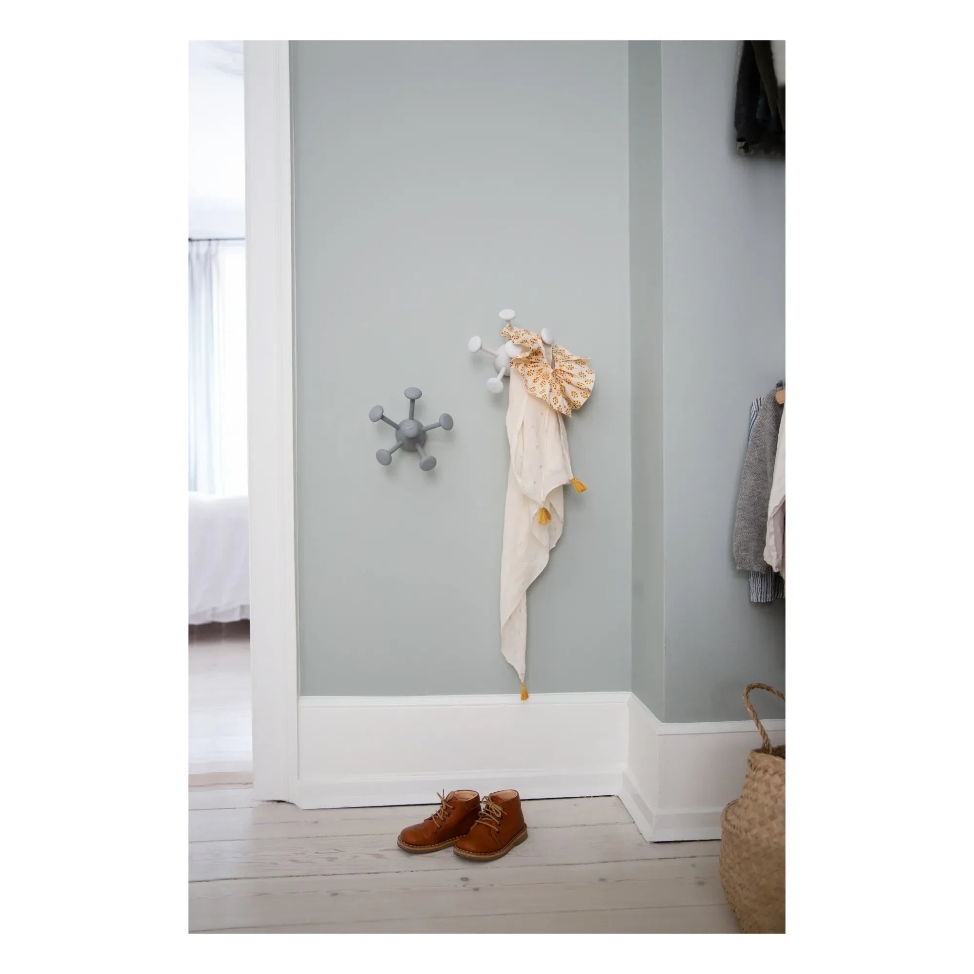 Nofred - Bug Hornbeam Wood Hook | Gray