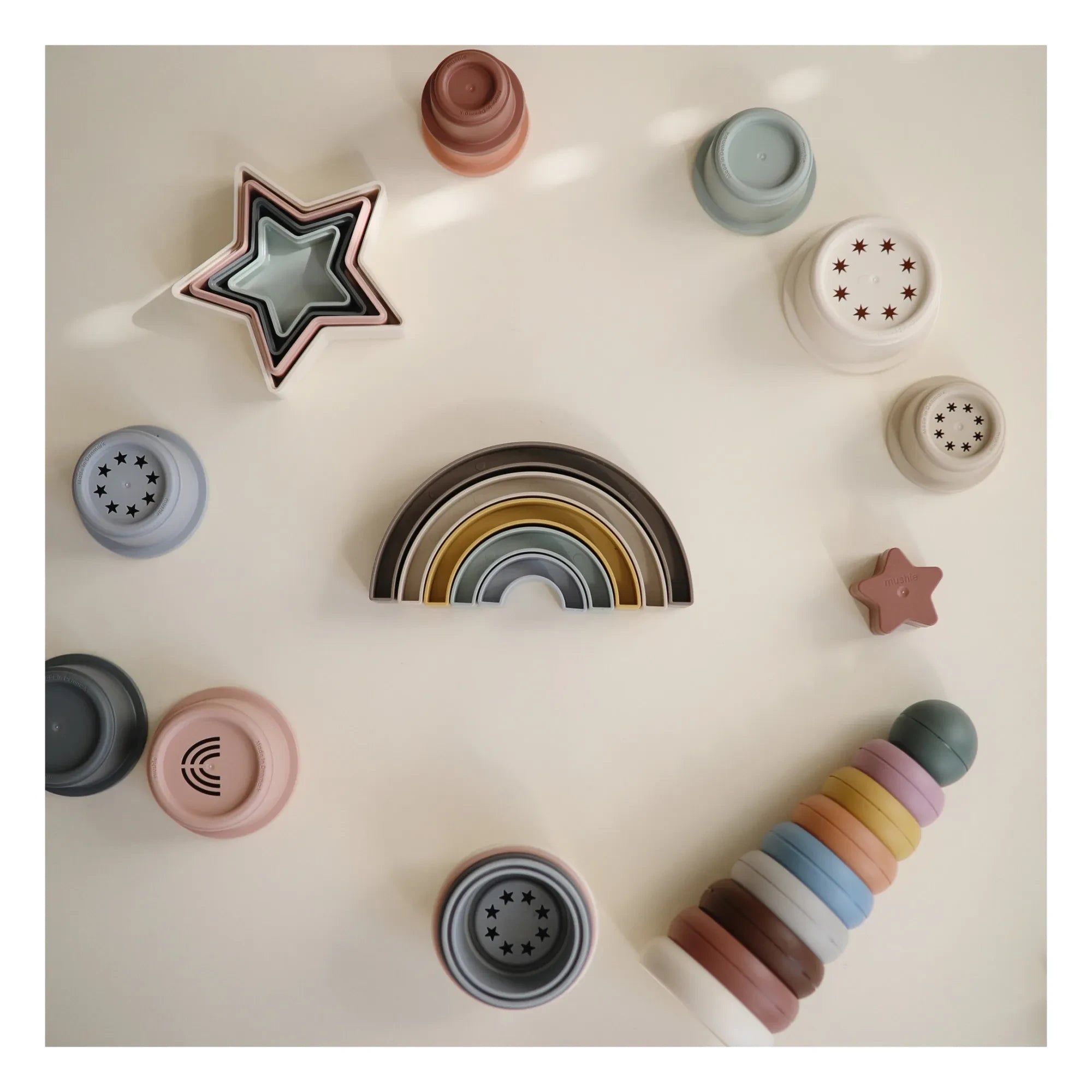 Mushie - Stackable Rainbow | Dark Gray