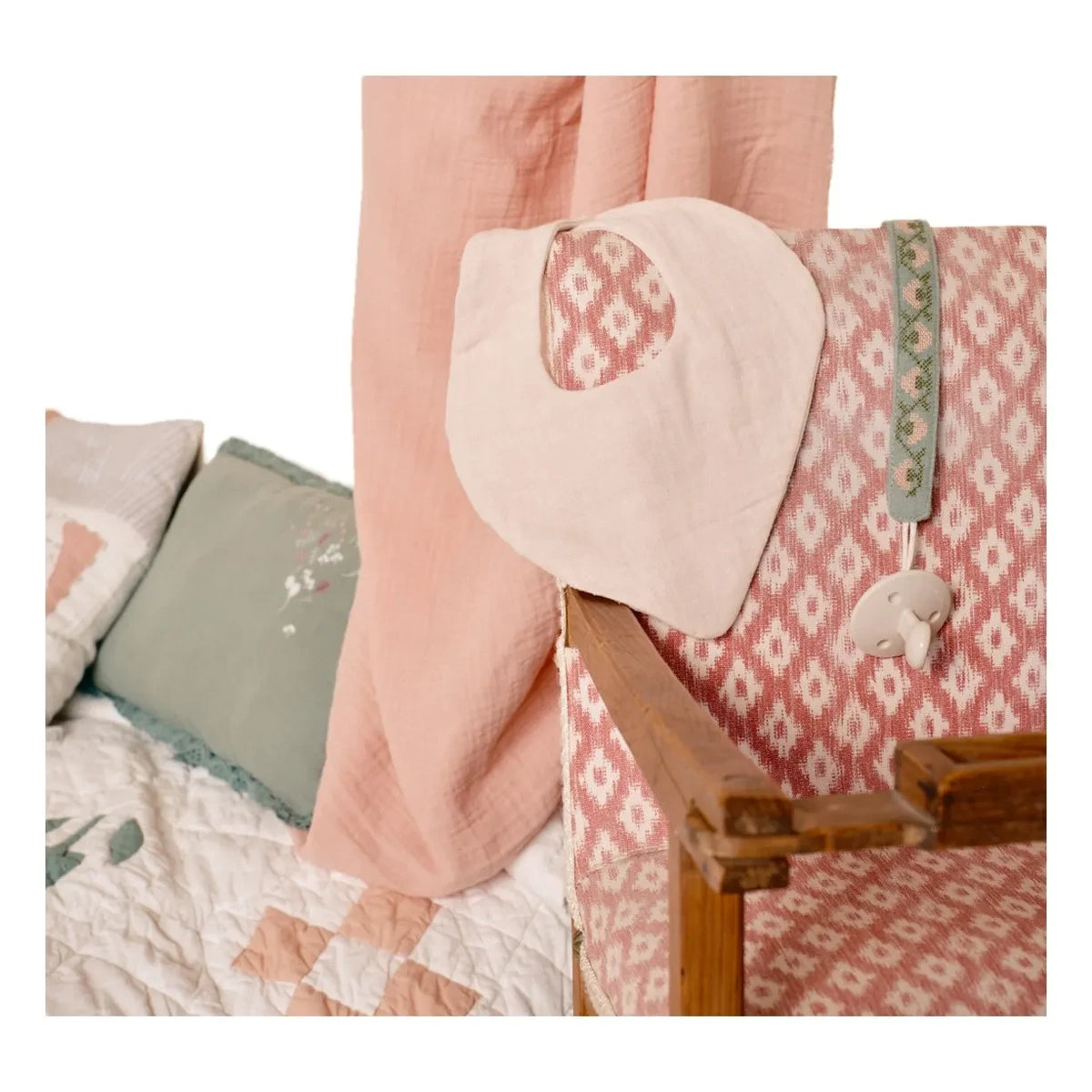 Editions Aimable - Auguste pacifier clip | Moss Green Muslin