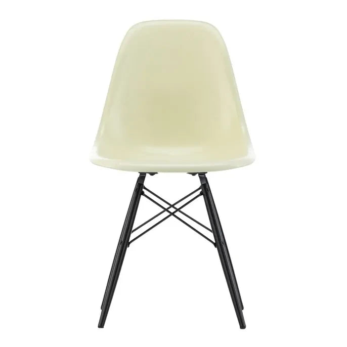 Vitra - DSW Fiberglass Sandalye - Charles & Ray Eames, 1950 | Eames Parchment