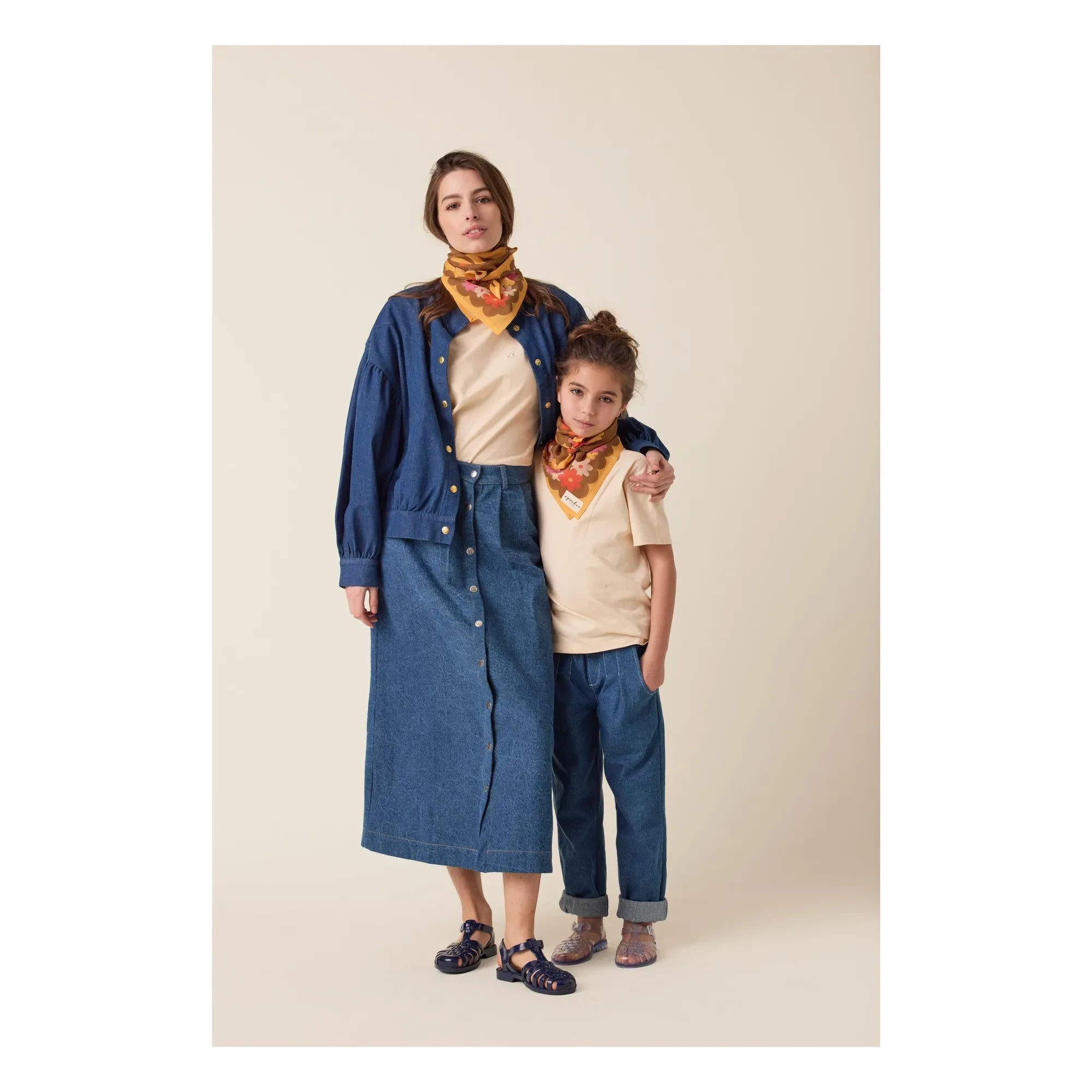 Apaches - Mamavida Mom Is Wow Scarf | Khaki