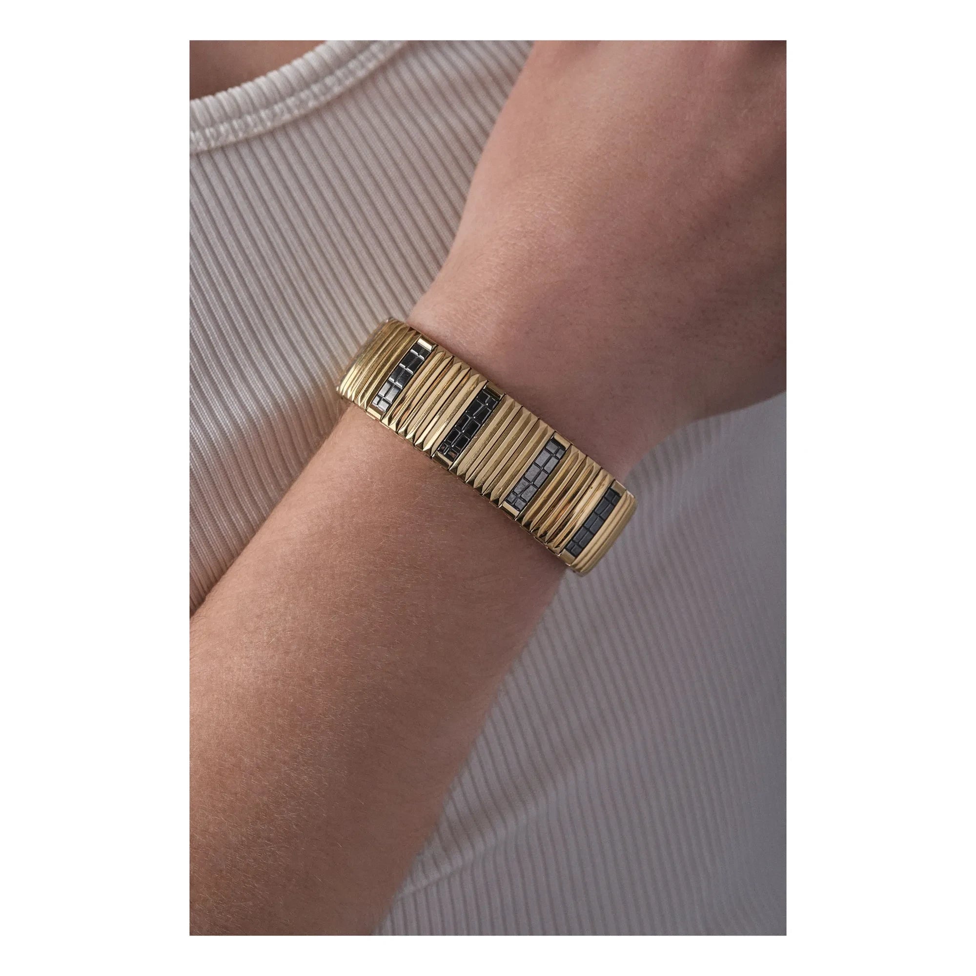 Sigal - SIG 18-1 Striped Bracelet | Black/Gold