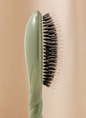 La Bonne Brosse - The Essential Hair Brush No. 02 - Care and Detangling | Almond Green
