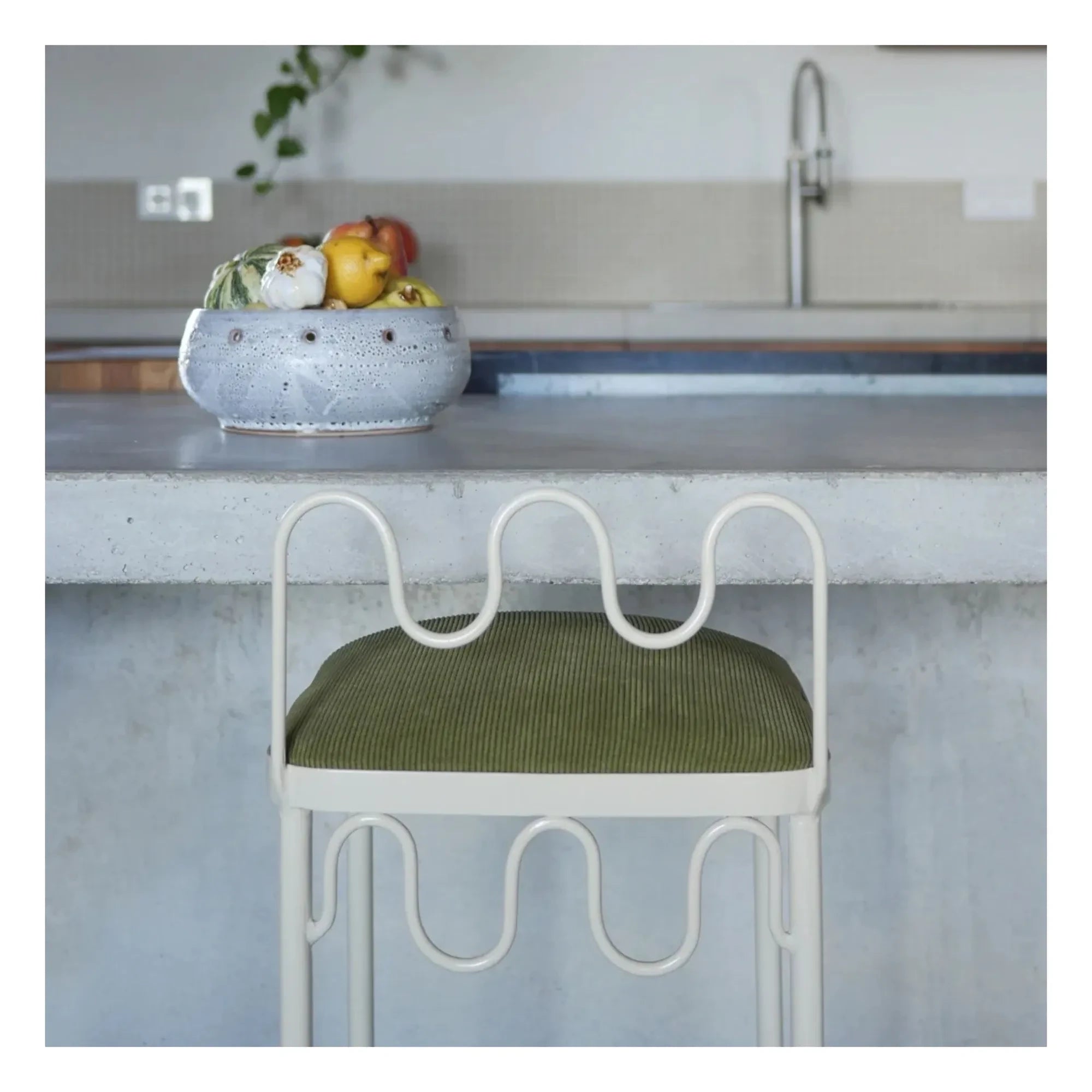 Honoré - Dolores bar stool with water-repellent fabric | Khaki