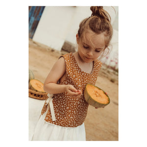 THE LiTTLE POETS - Louise Organic Cotton Reversible Sleeveless Jacket | Caramel