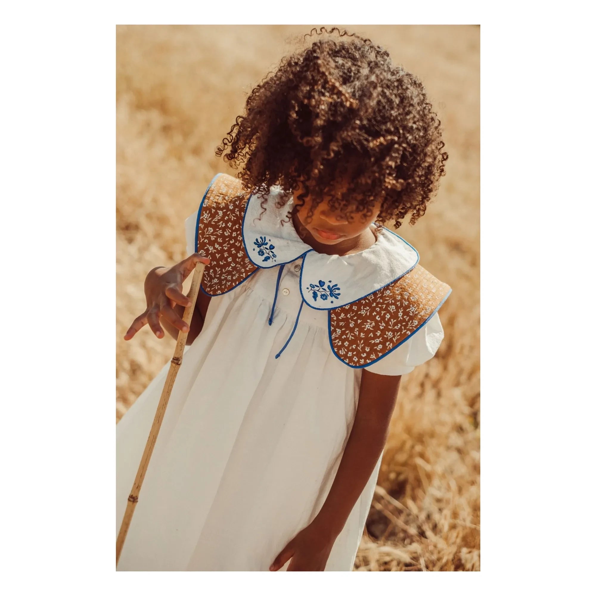 THE LiTTLE POETS - Augustina Floral Collar Organic Cotton | Caramel