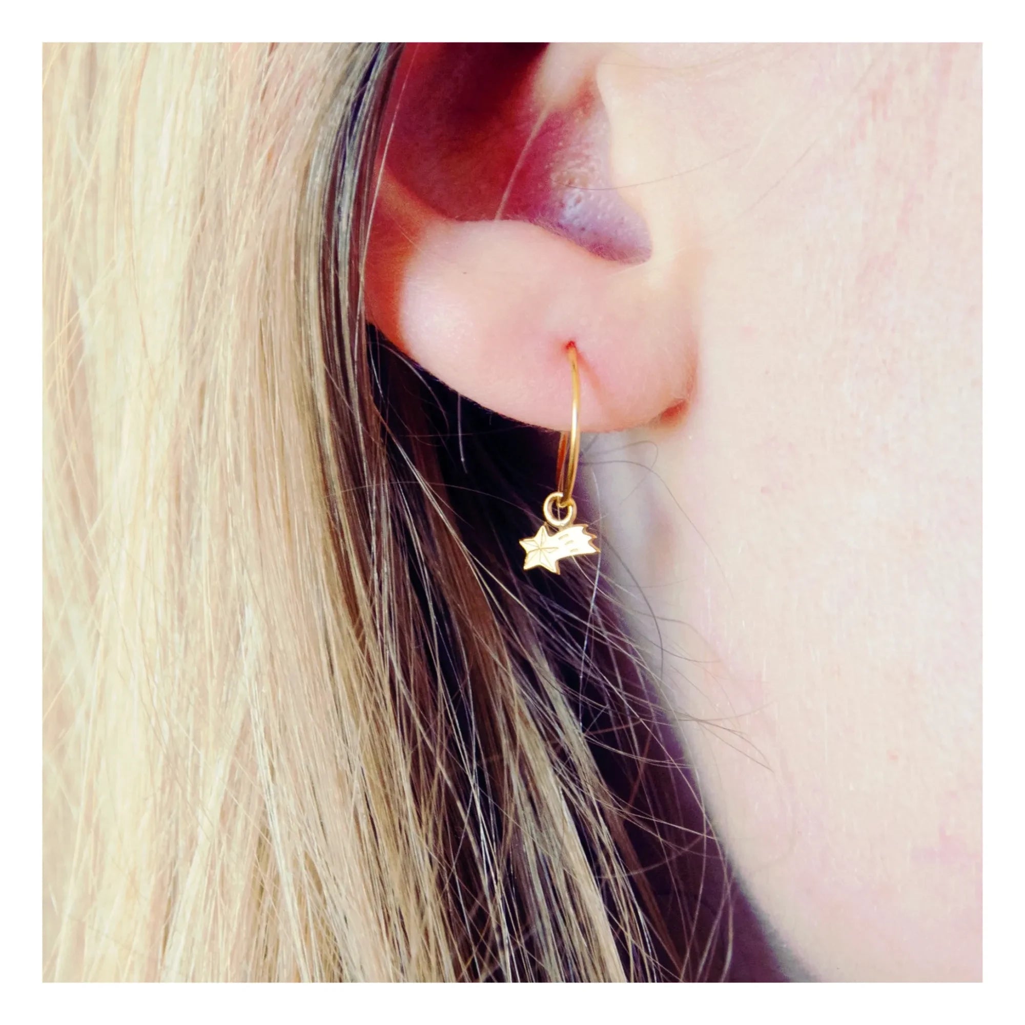 Adorabili - Asymmetric Etoile Filante Hoop Earrings | Gold