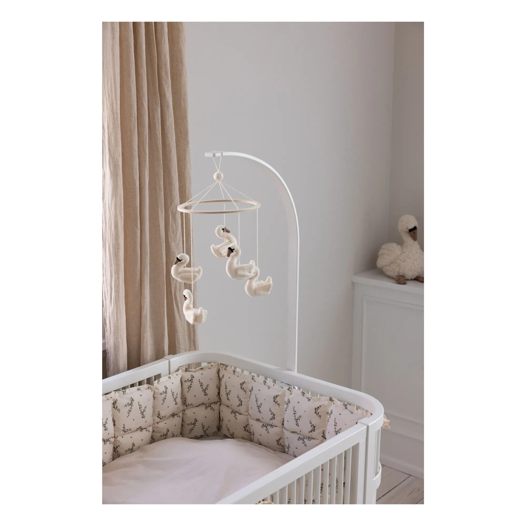 Sebra - Mobile Swans | White