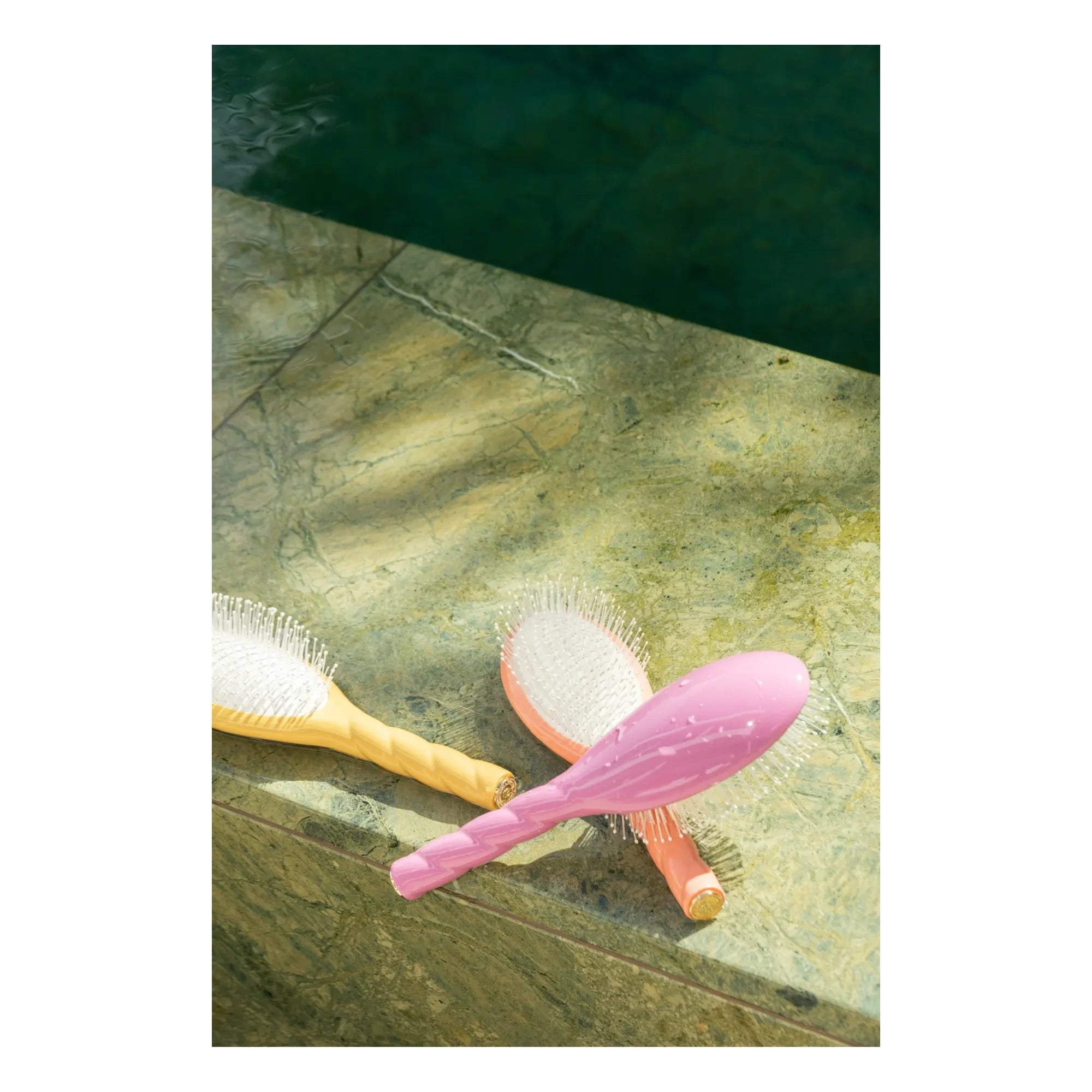 La Bonne Bosse - The Miracle No. 4 Hair Brush - Detangling and Massage | Yellow
