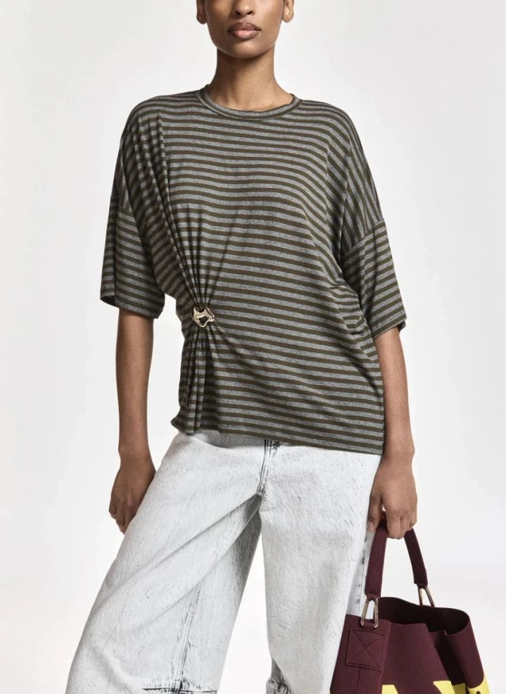 Essentiel Antwerp - Kriss Brooch T-Shirt | Khaki