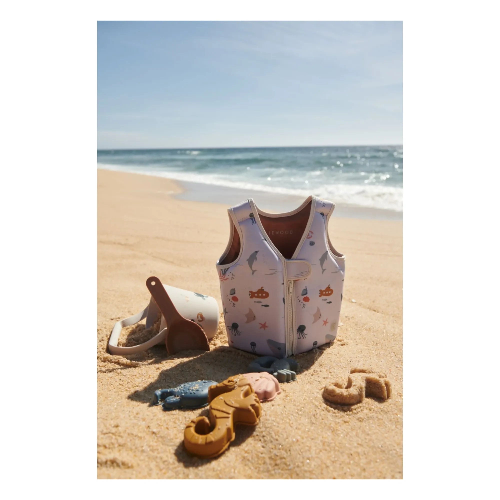 Liewood - Gilma Beach Bucket and Accessories | Marine Life/Sandy