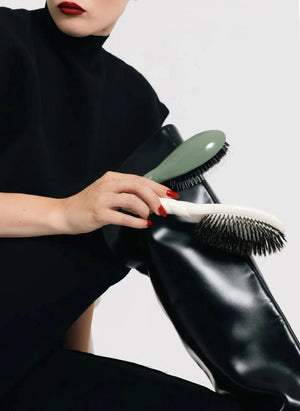 La Bonne Brosse - The Essential Hair Brush No. 02 - Care and Detangling | Almond Green