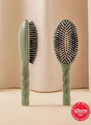 La Bonne Brosse - The Essential Hair Brush No. 02 - Care and Detangling | Almond Green