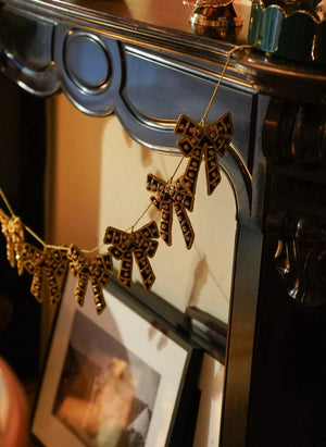 Anna + Nina - Regal Bow Christmas Wreath | Black