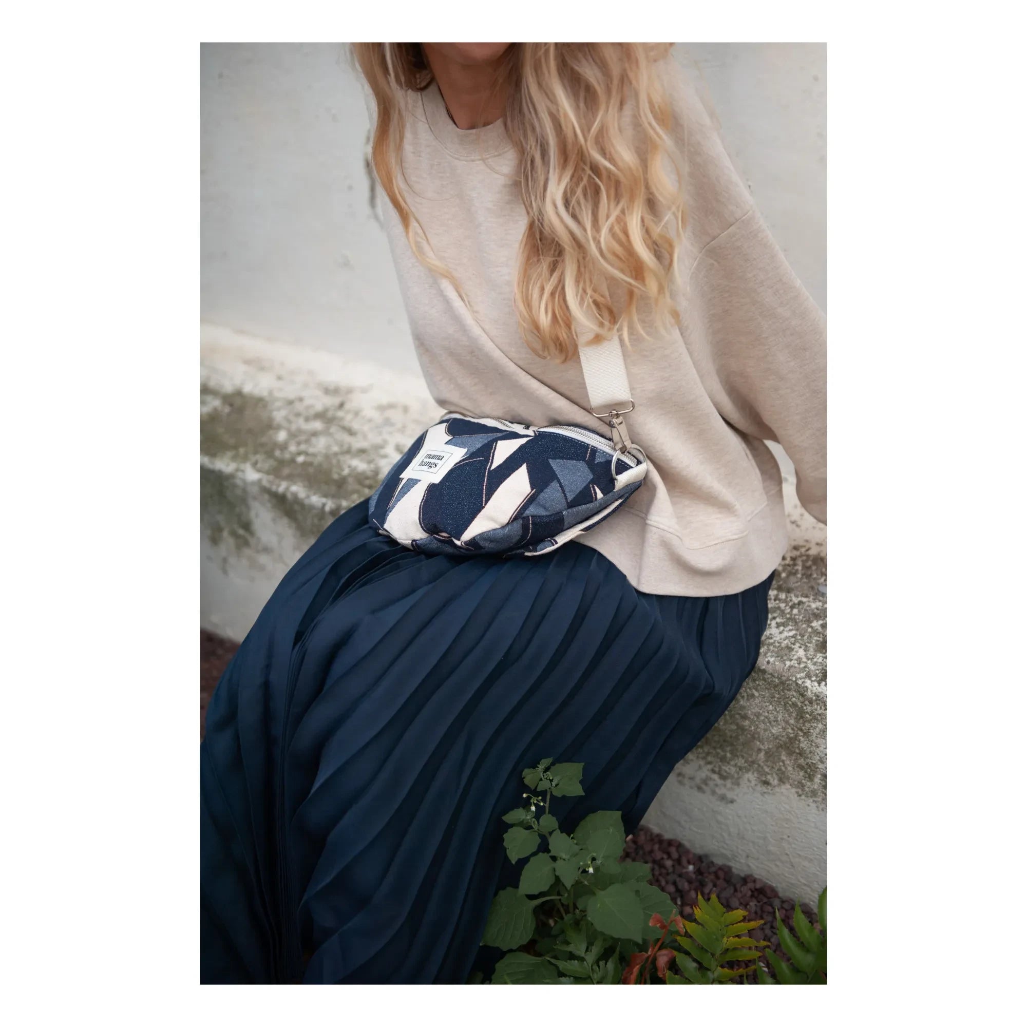Mama Hangs - Bloom Bag Multi-Functional Banana Bag | Indigo
