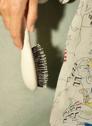 La Bonne Brosse - La Petite Brosse: Essential Gentle Brush No. 03 - Sensitive Scalp | Cream