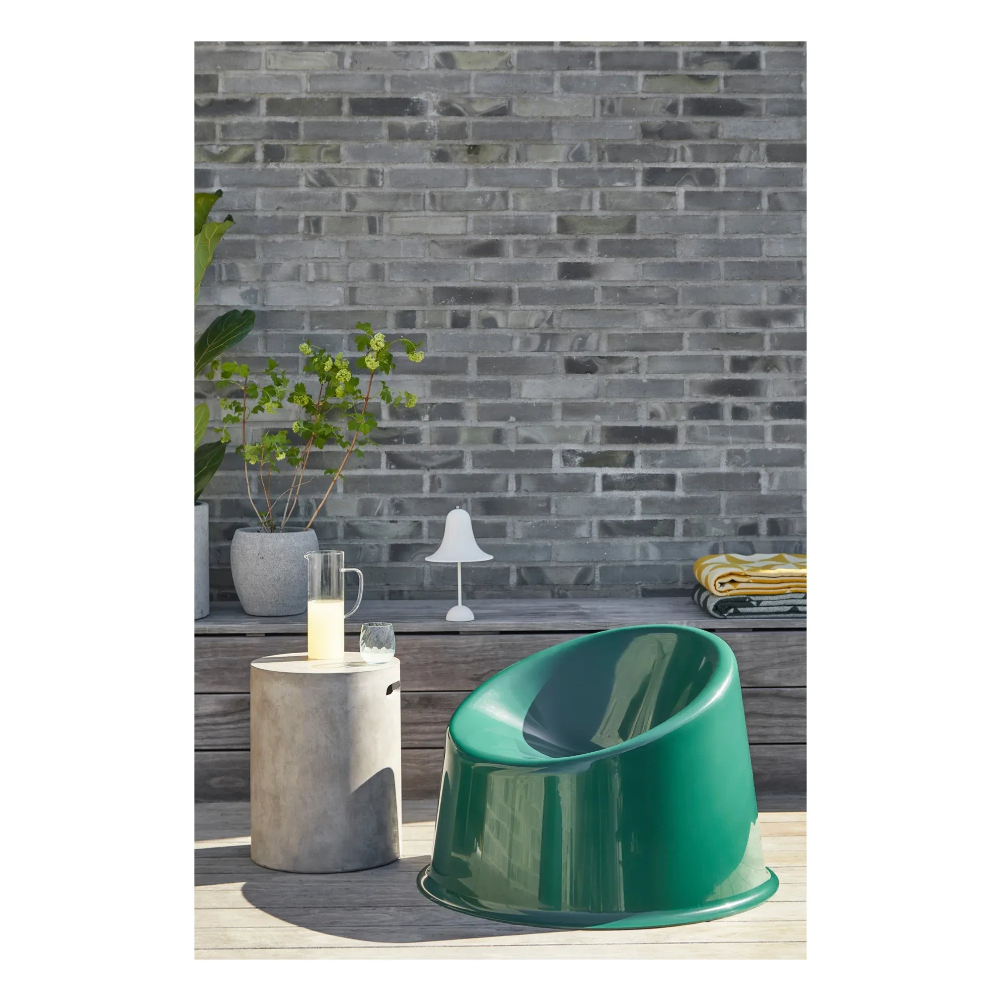 Verpan - Panto Pop Outdoor Lounge Chair | Dark Green