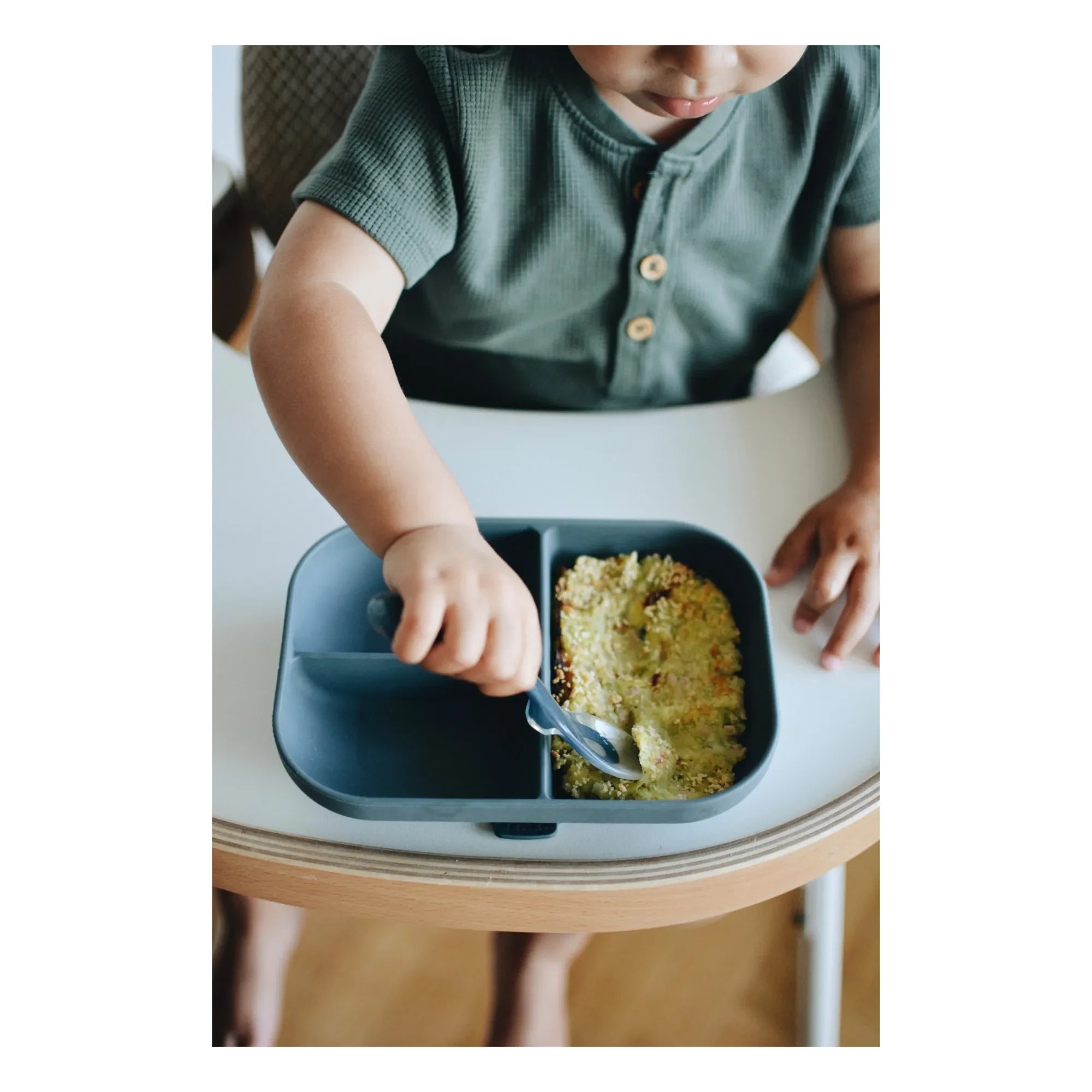 Béaba - Compartmentalized Silicone Plate | Charcoal Gray