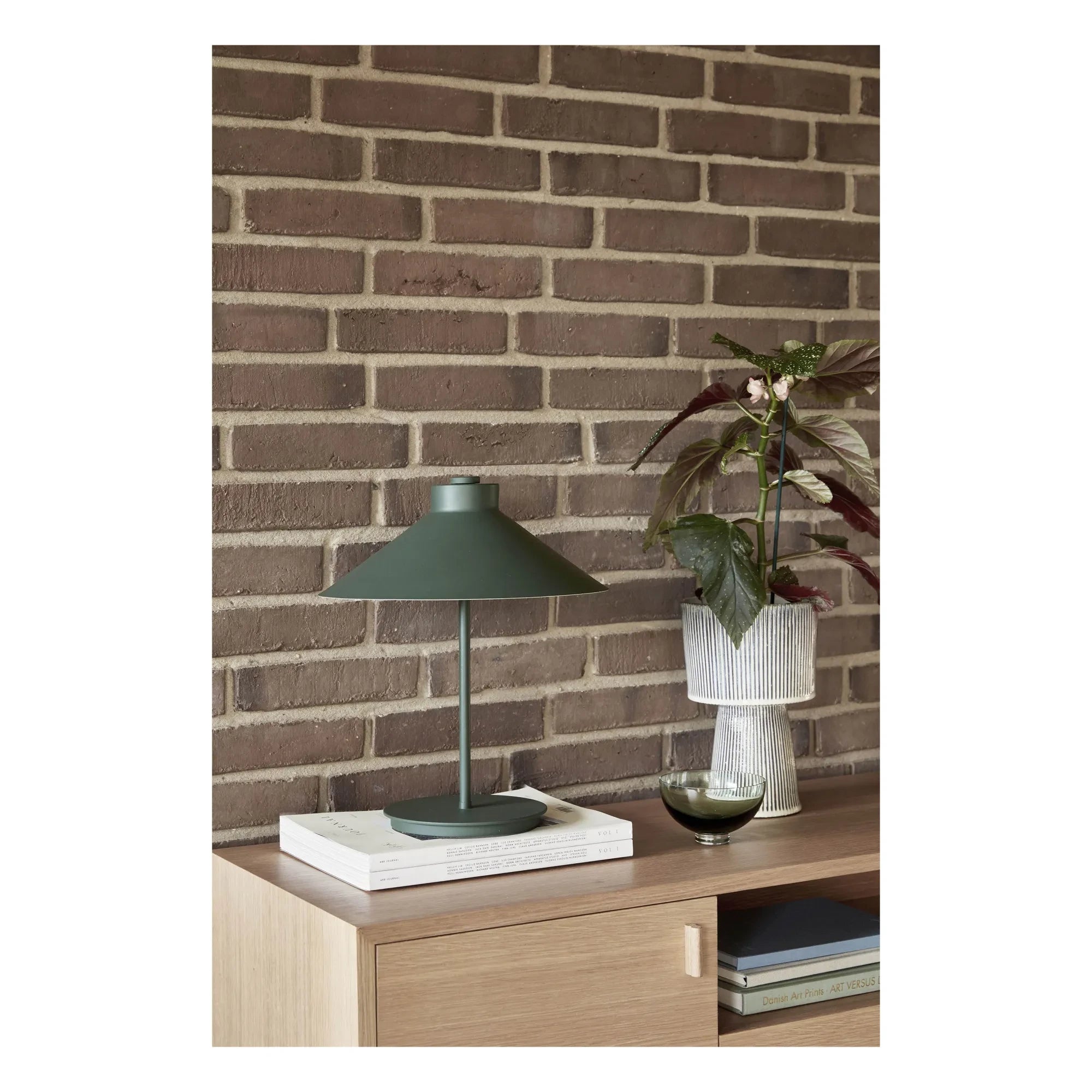 Hübsch - Metal Table Lamp | Dark Green