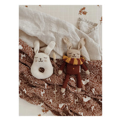 Main Sauvage - Ecru Rabbit Rattle