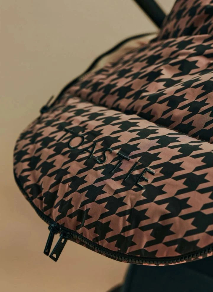 Töastie - Houndstooth Pattern Slippers Made from Recycled Fibers | Brown