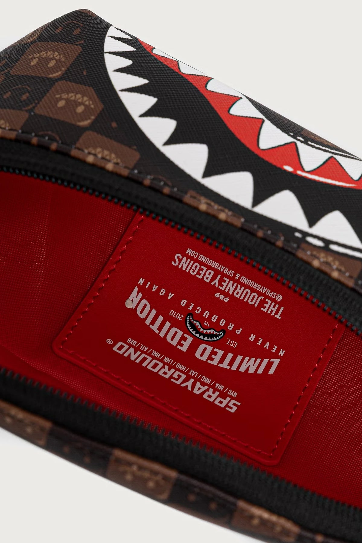 Sprayground - Brown Shark Fanny Pack in Paris 910B9309NSZ