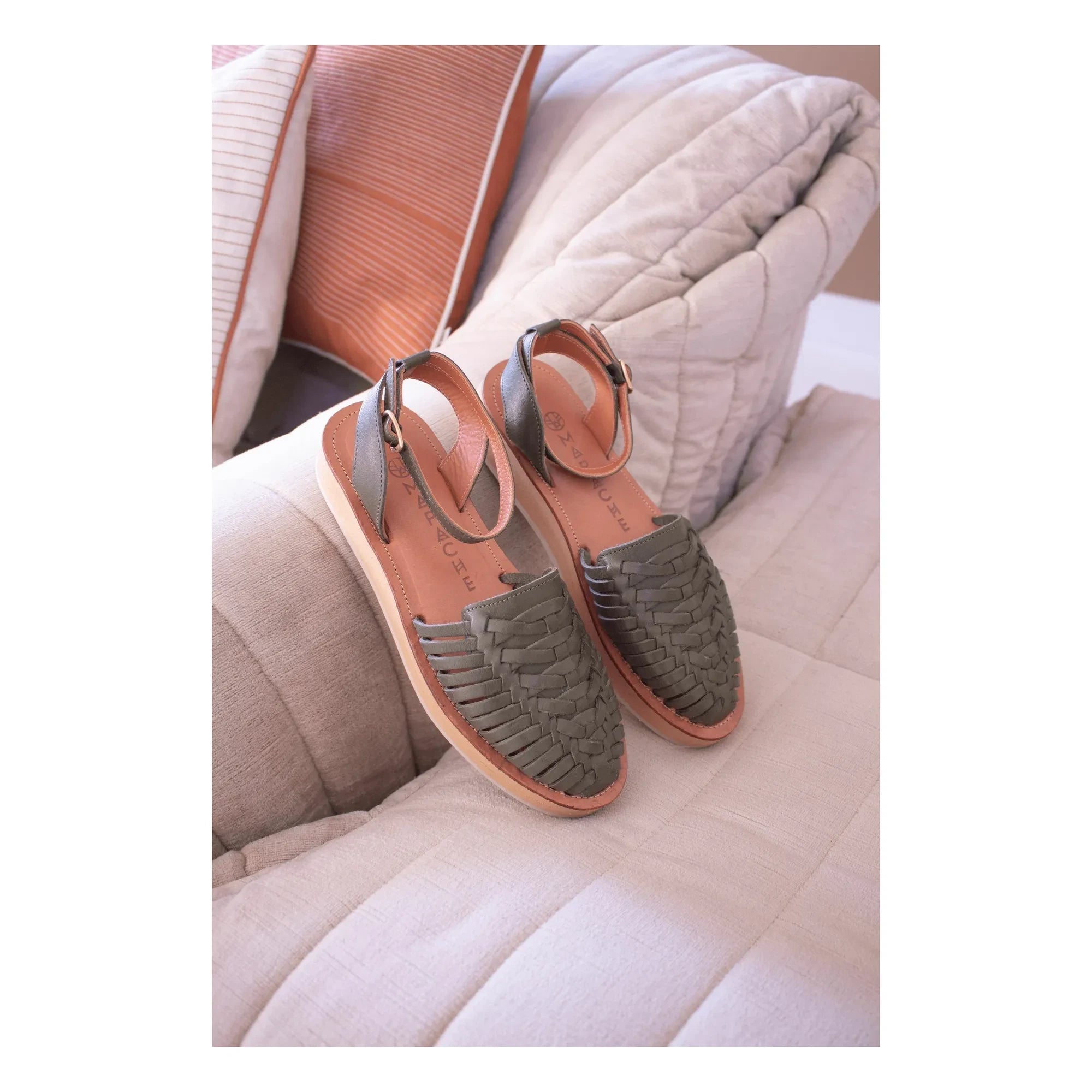 Mapache - Loma Sandals | Olive Green