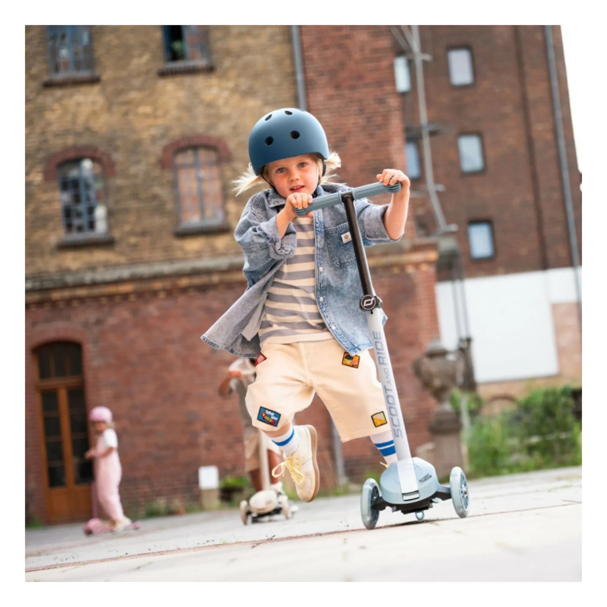 Scoot & Ride - Highwaykick 3S LED Scooter | Light Blue
