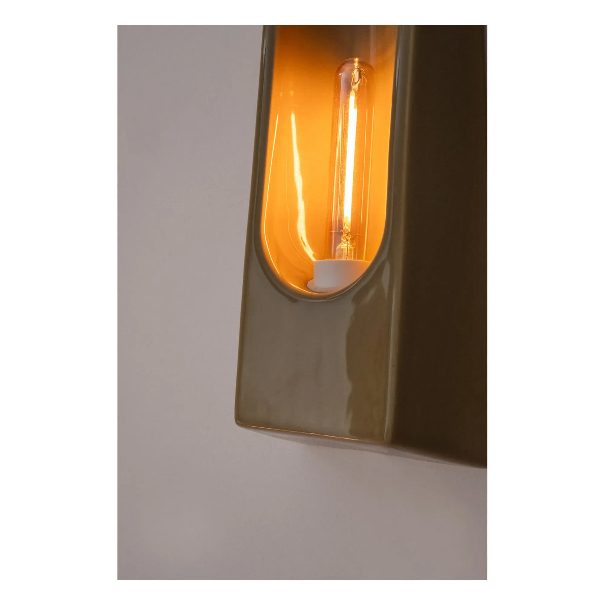 Violaine d'Harcourt - Alcove Wall Lamp | Sallow Green