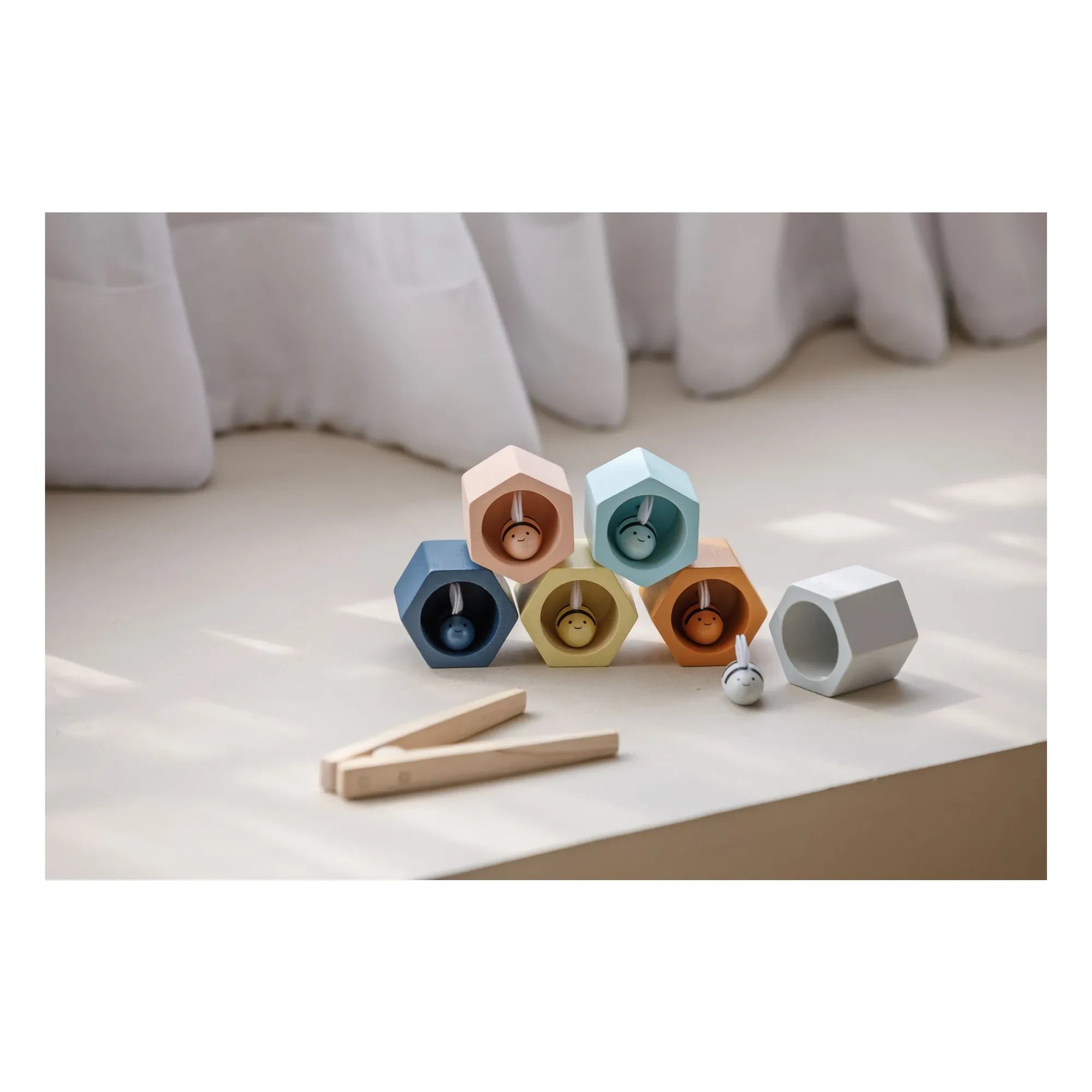 Plan Toys - Honeycomb Peg Set
