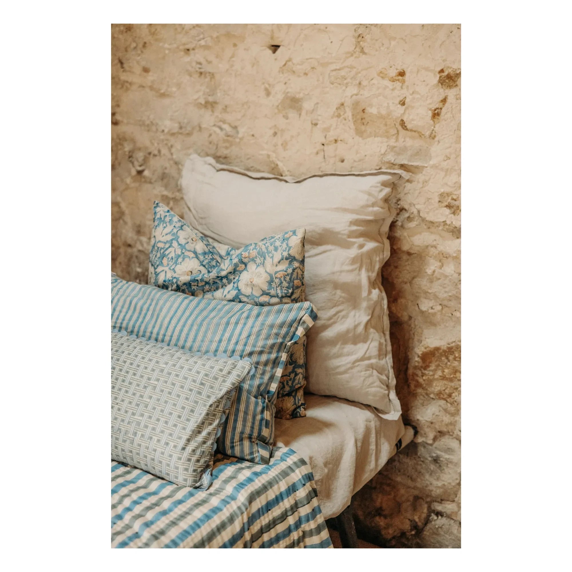 Le Monde Sauvage - Super Nova Saint Petersburg Pillow | Blue