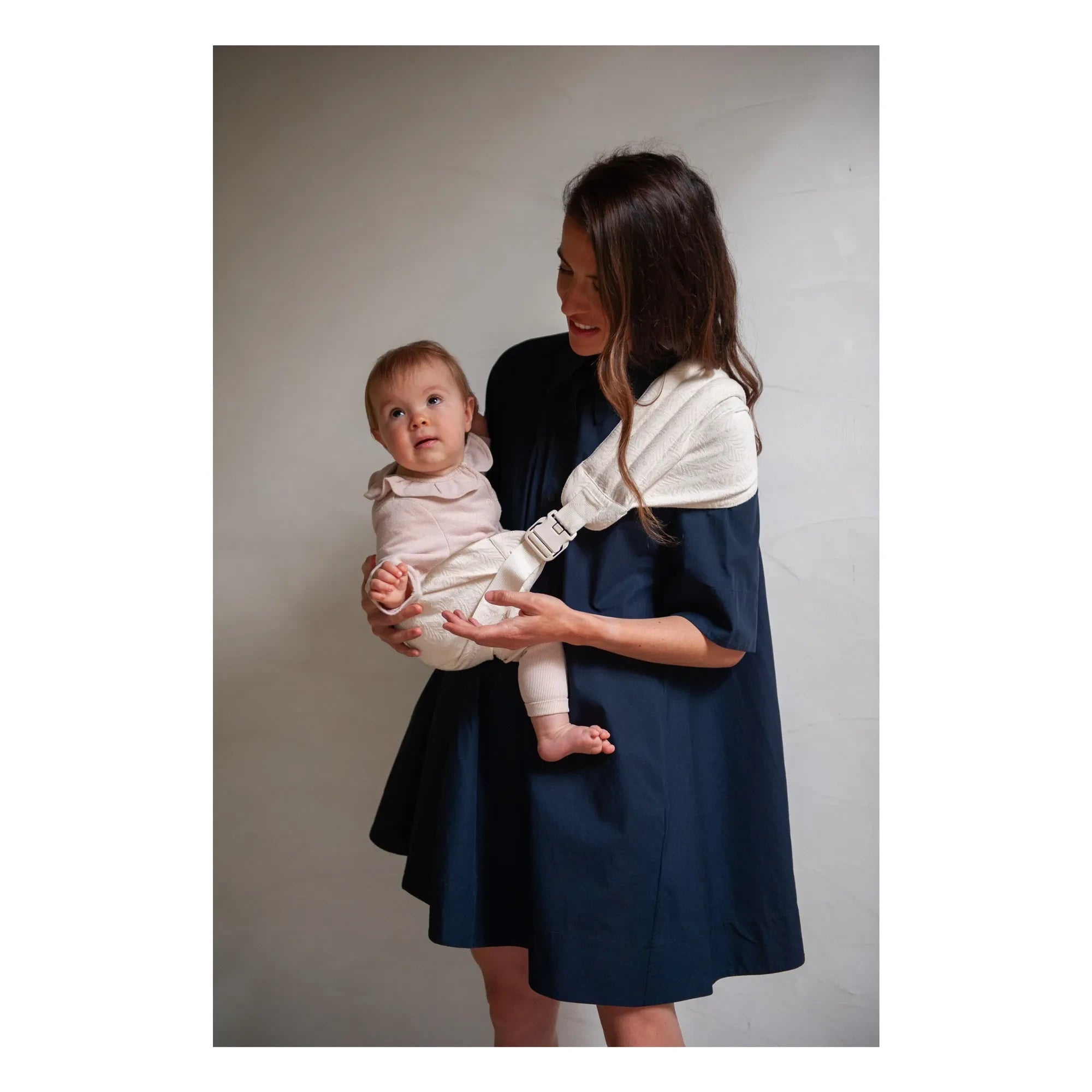 Mama Hangs - Carry & Walk Baby Carrier | Ecru
