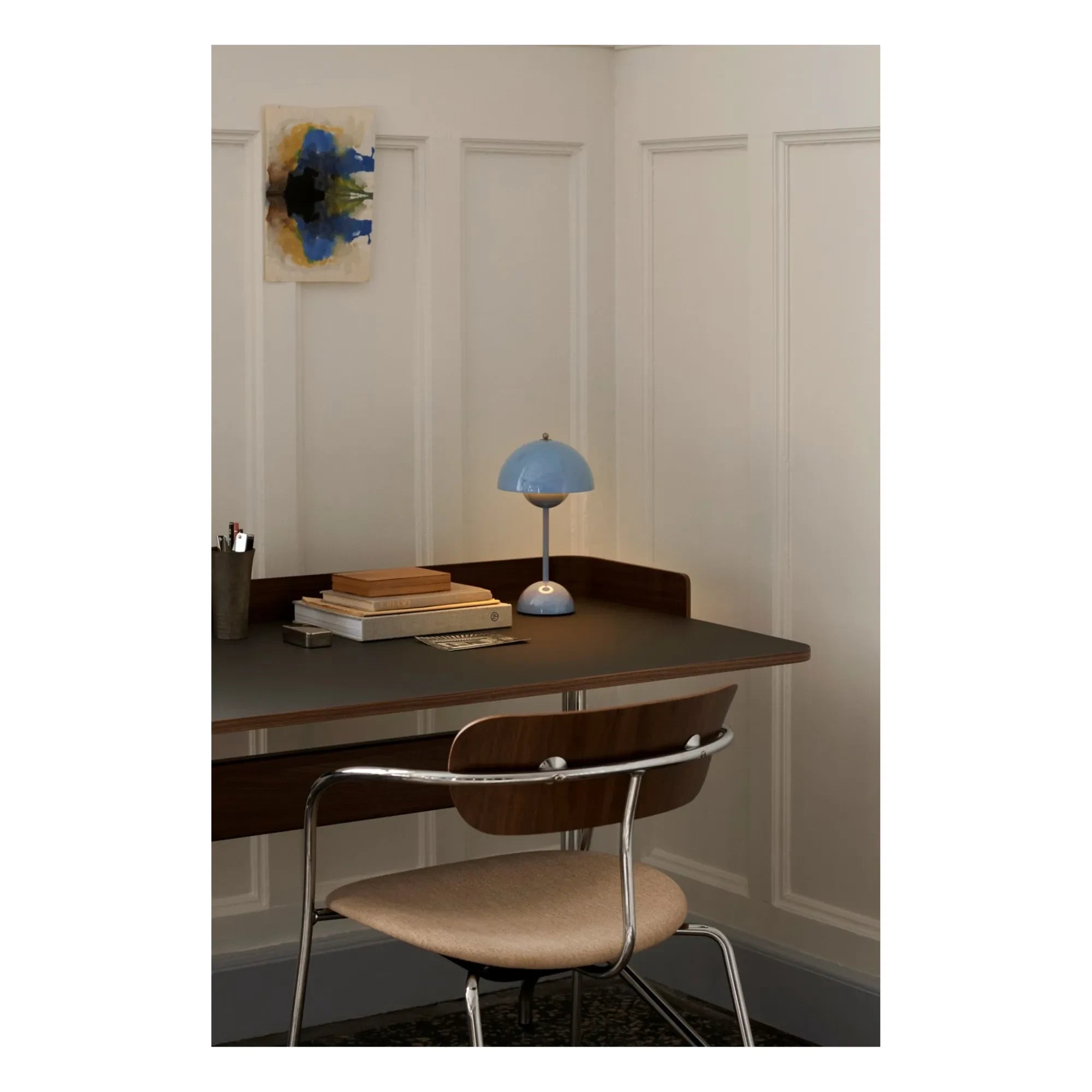 & Tradition - Pavilion AV17 Masa, Krom Taban | Ceviz