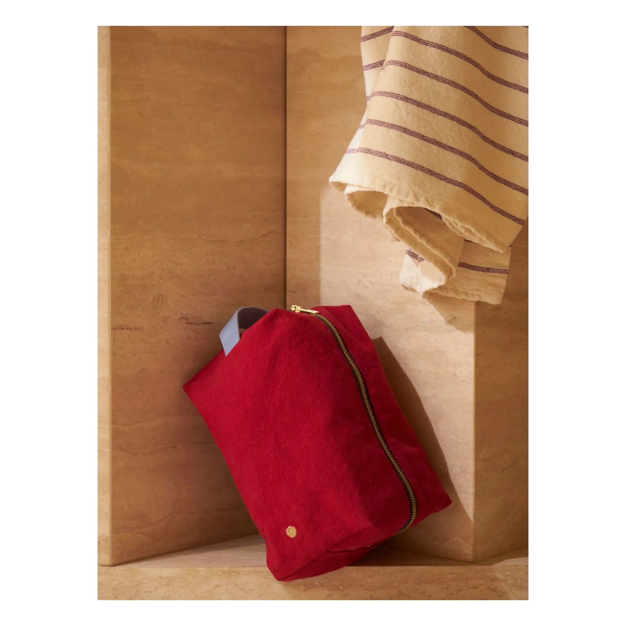 La cerise sur le gâteau - Cube cosmetic bag | Cherry Red