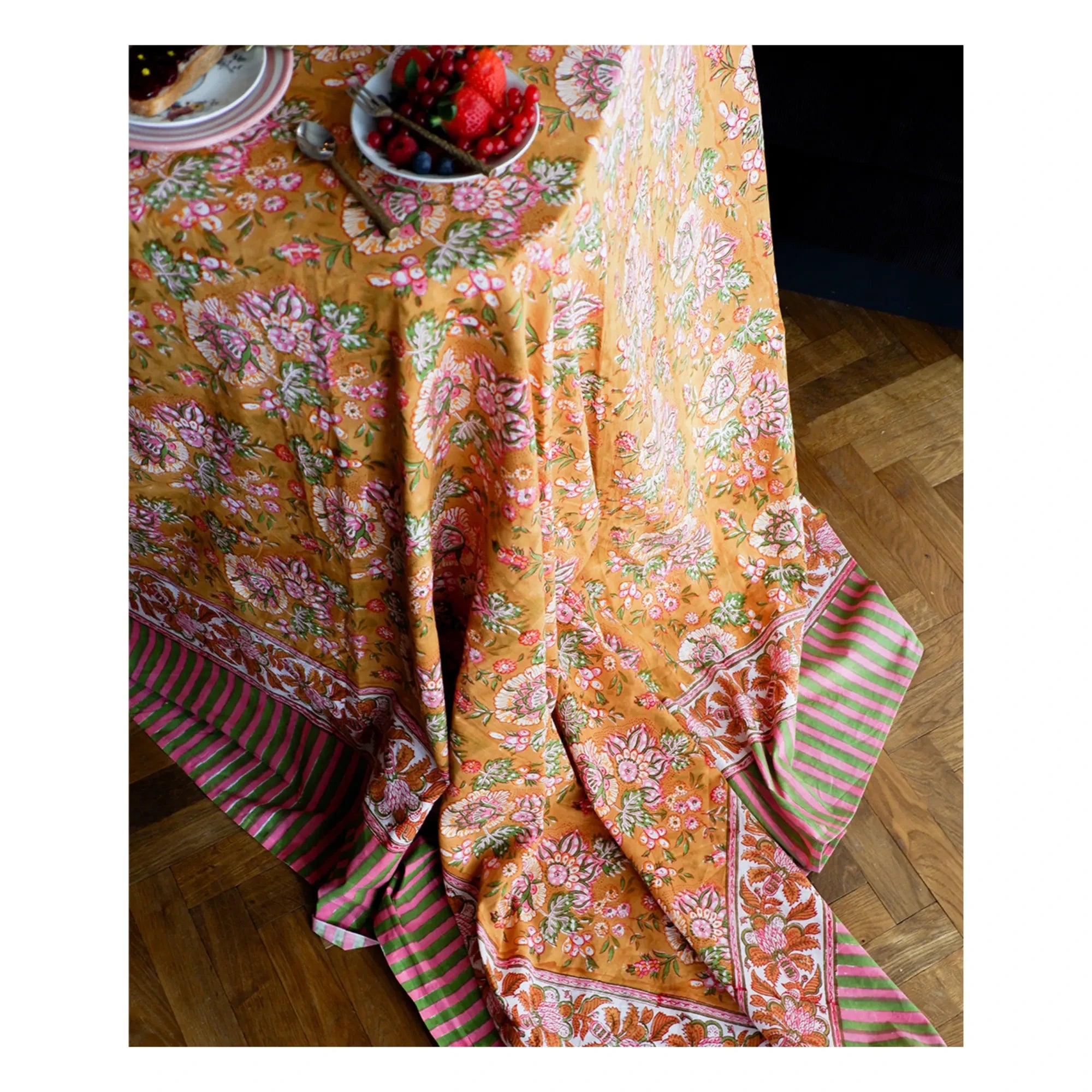 Doing Goods - Velvet tablecloth | Sand