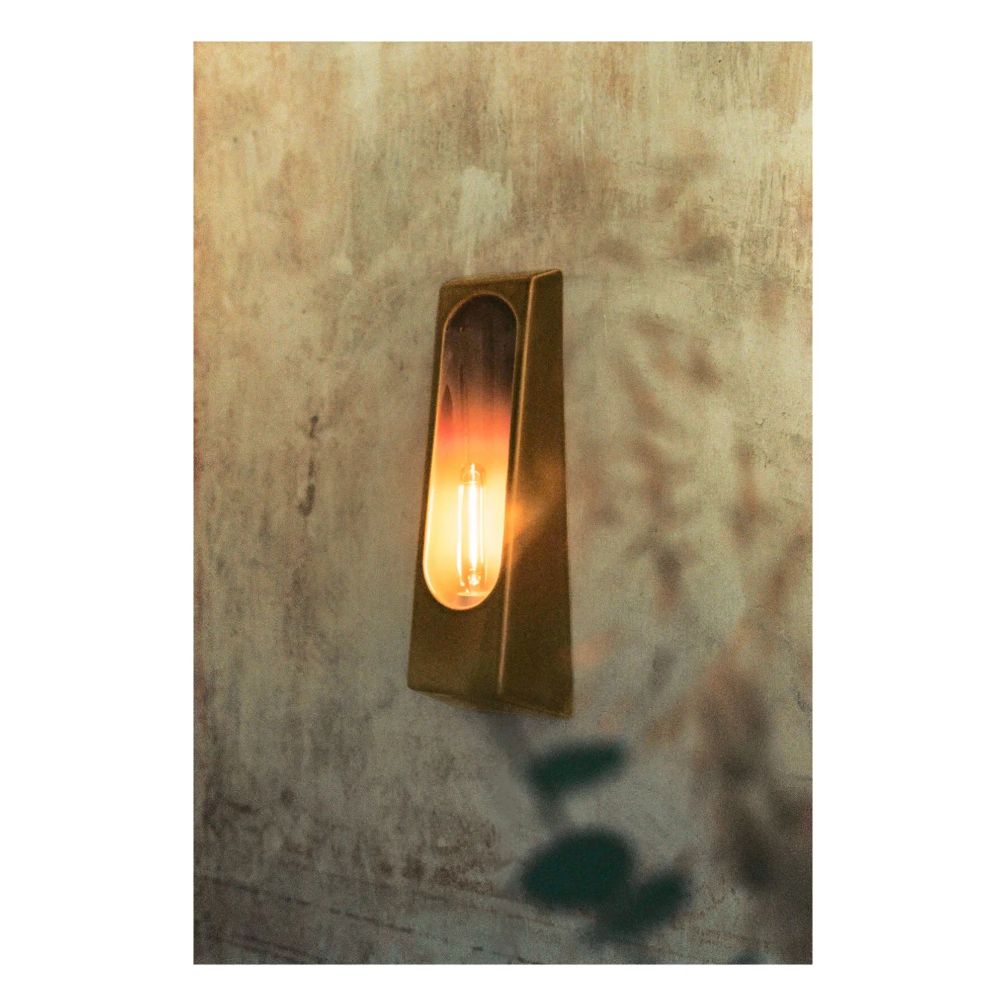Violaine d'Harcourt - Applause Wall Lamp | Ochre