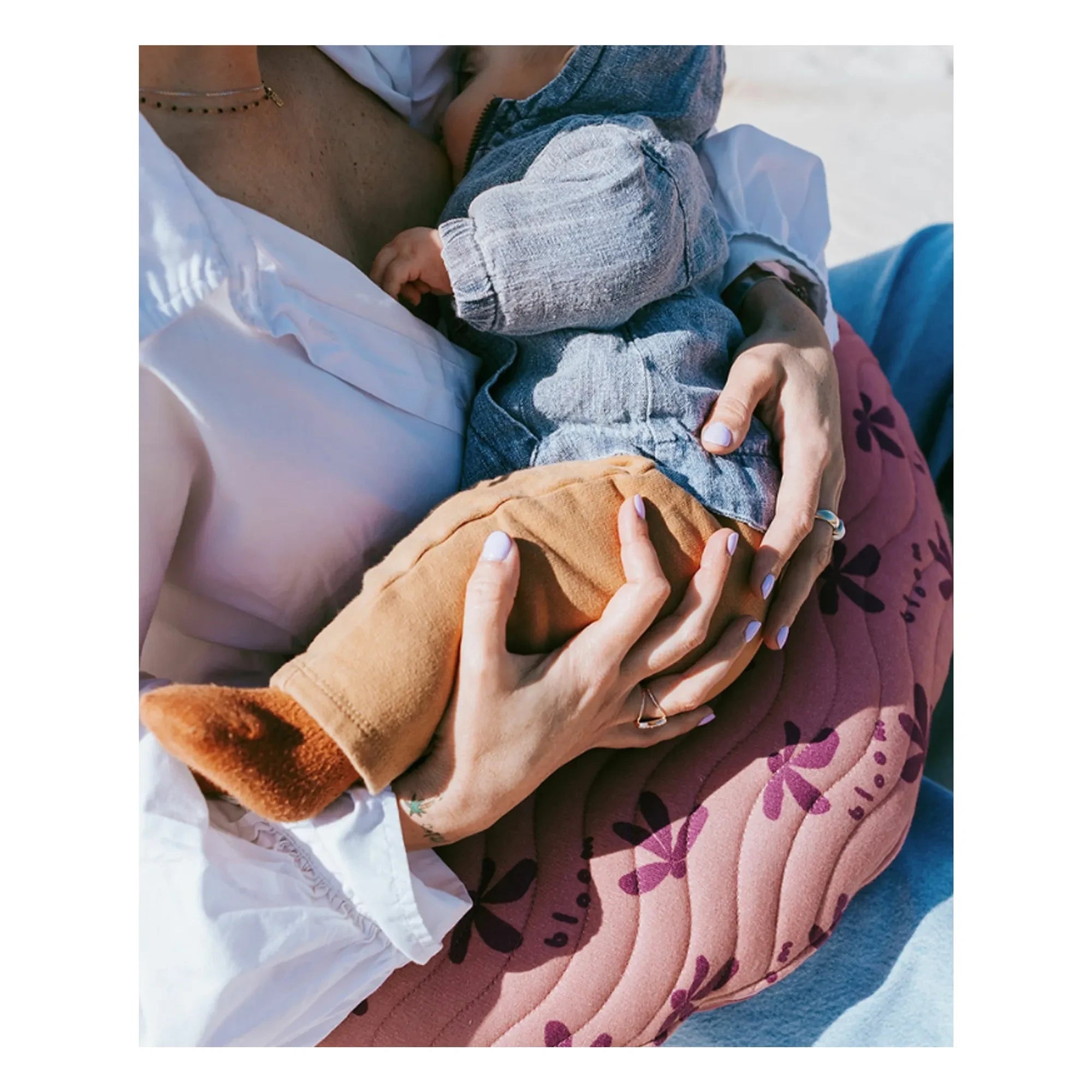 Mumade - Inflatable Nursing Pillow - Mumade x Jojo Factory | Framboise