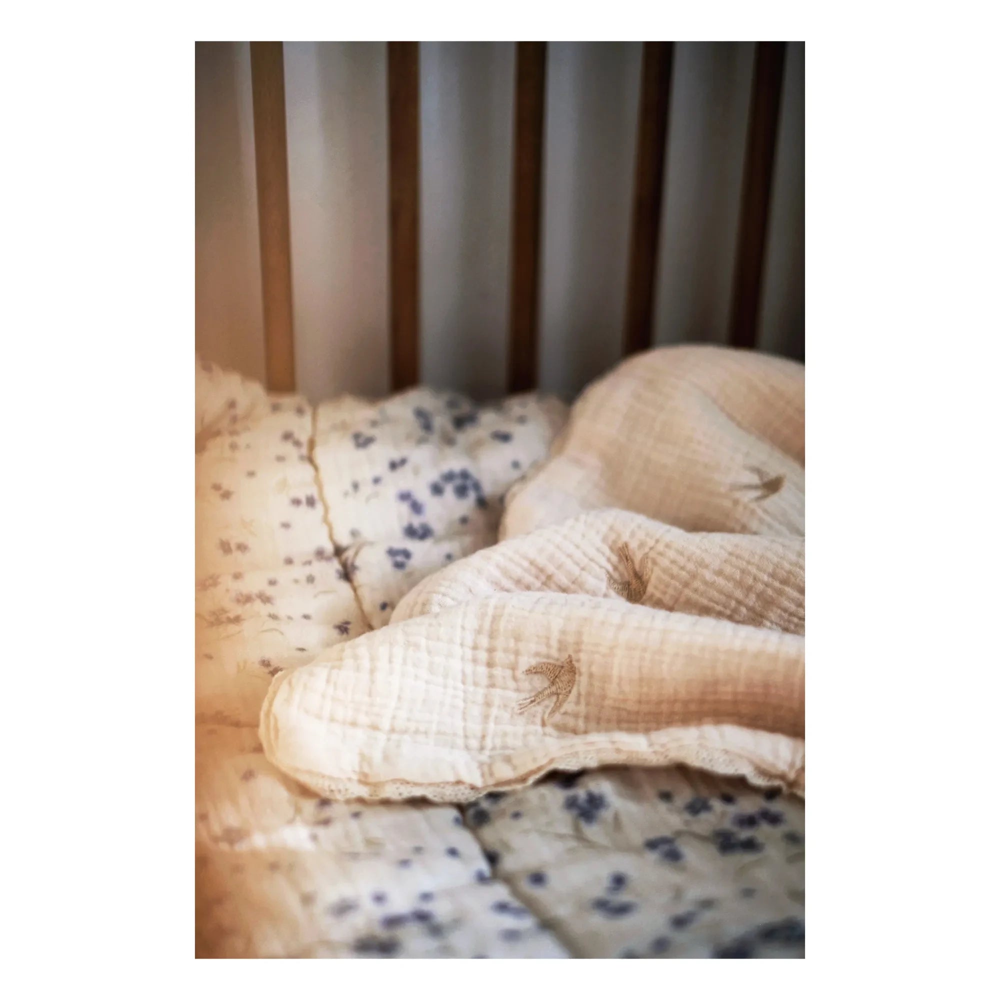 Gentil Coquelicot - Embroidered Swallow Cotton Muslin Blanket