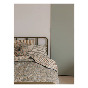 Le Monde Sauvage - Cosmique London Quilted Bedspread | Blue