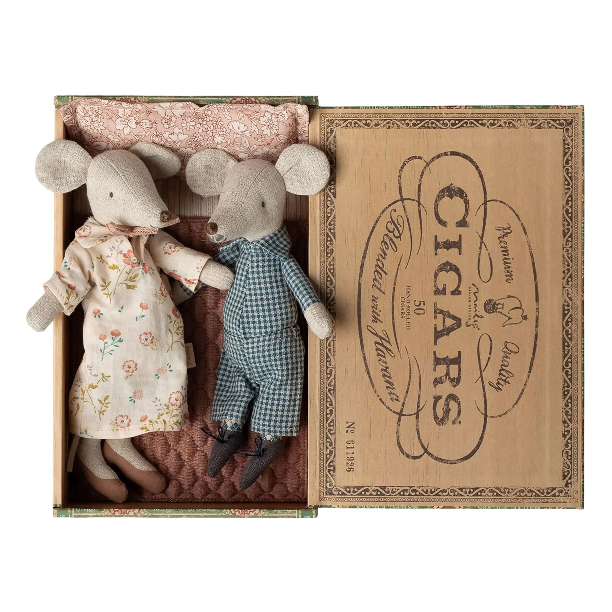 Maileg - Grandma and Grandpa Mouse in a cigar box